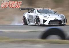 La lexus lfa v8 de drift s anime dans une nouvelle video 