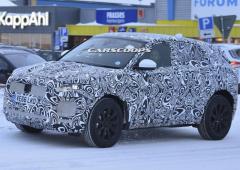 Spyshots jaguar e pace le petit suv jaguar s ebroue dans la neige 