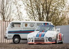 Une porsche 934 5 et un vw combi t2 proposes aux encheres 