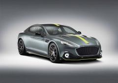 Aston martin rapide amr elle enfile le survetement 