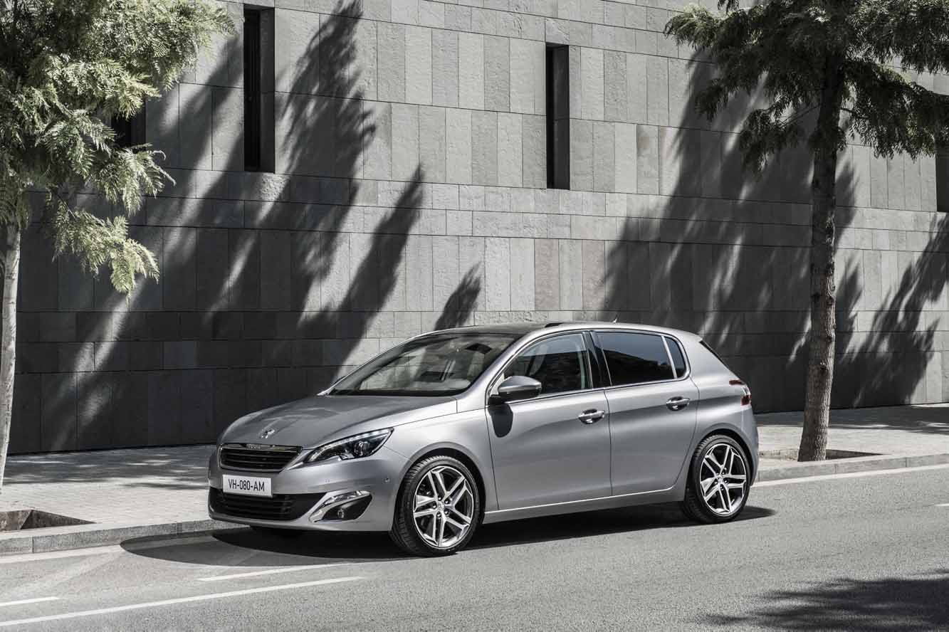 Voiture de l annee 2015 qui pour succeder a la peugeot 308 