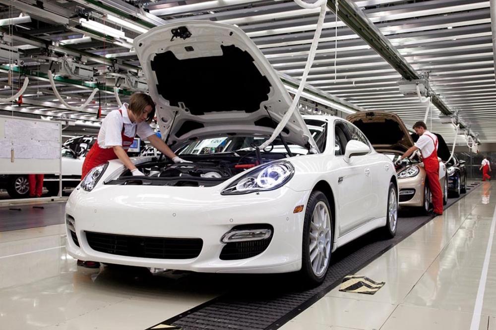 Image principale de l'actu: Porsche verse une prime de 8 911 euros a ses salaries 