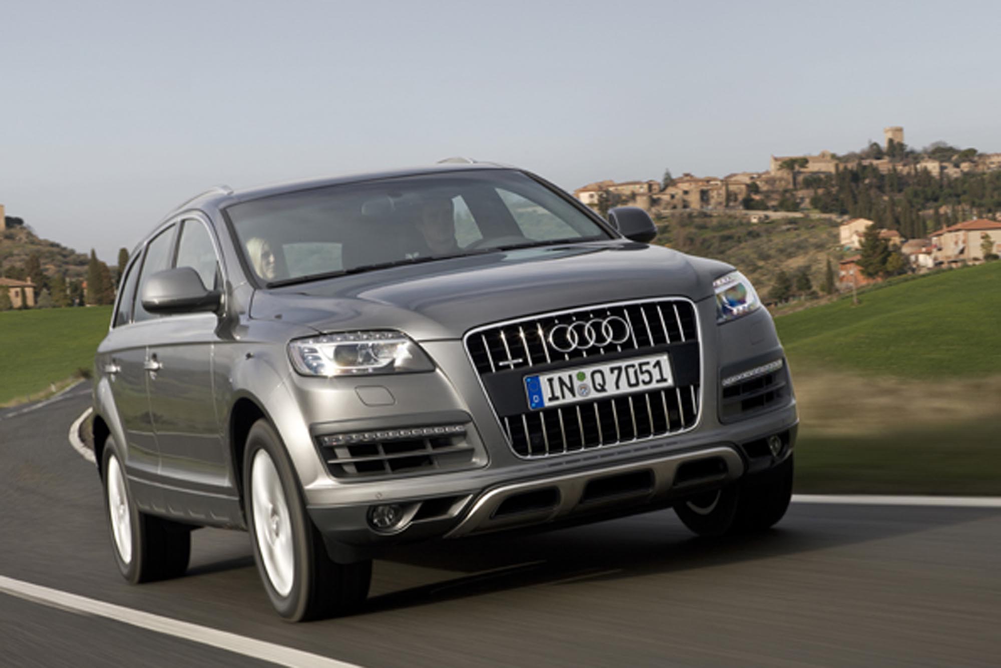 Image principale de l'actu: Audi confirme l'arrivée prochaine du Q8