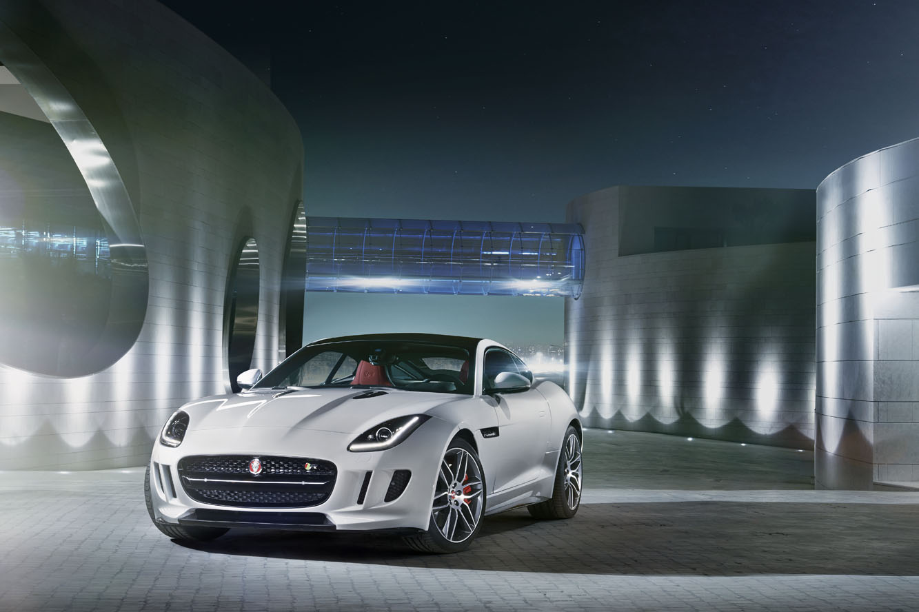 Image principale de l'actu: Jaguar f type avec un 2 0 litres turbo de 300 ch 
