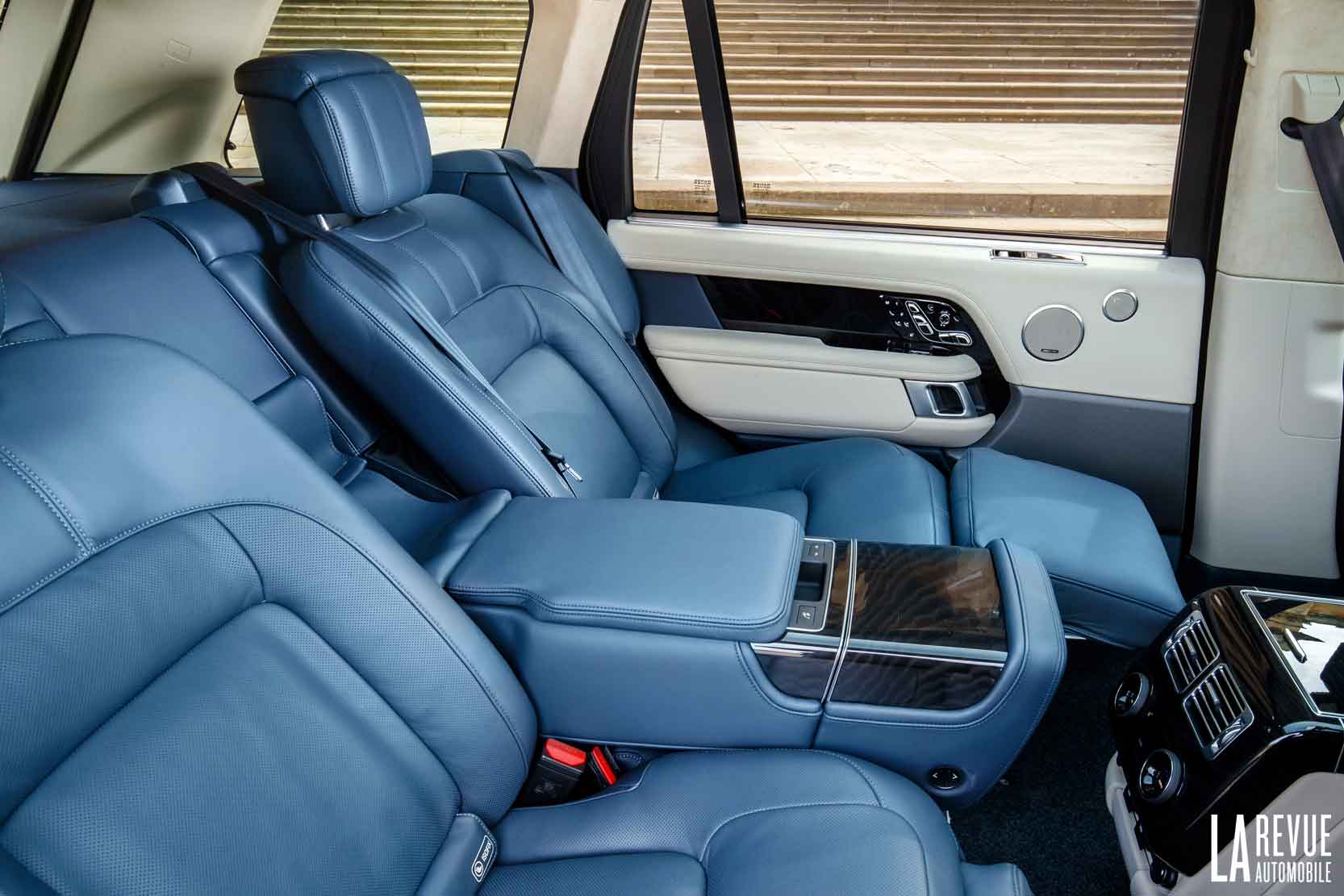 Places arrière du Range Rover LWG , le long, en version hybride rechargeable
