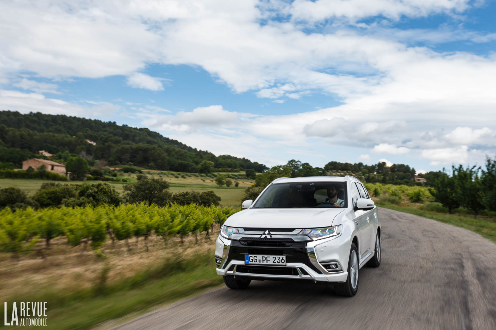 Mitsubishi Exterieurmitsubishi Outlander Phev 201910 Photo En Haute