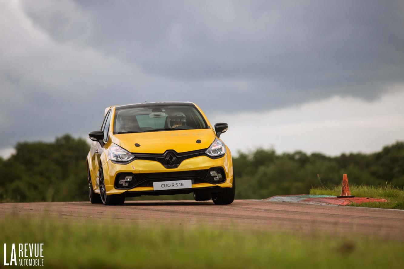 Image principale de l'actu: Renault Clio RS 16 : à bord de la plus Megane RS des Clio