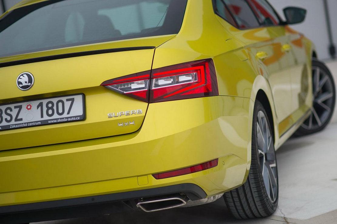 Skoda Exterieur_Skoda-Superb-Sportline-Dragon-Skin_6 photo en Haute ...