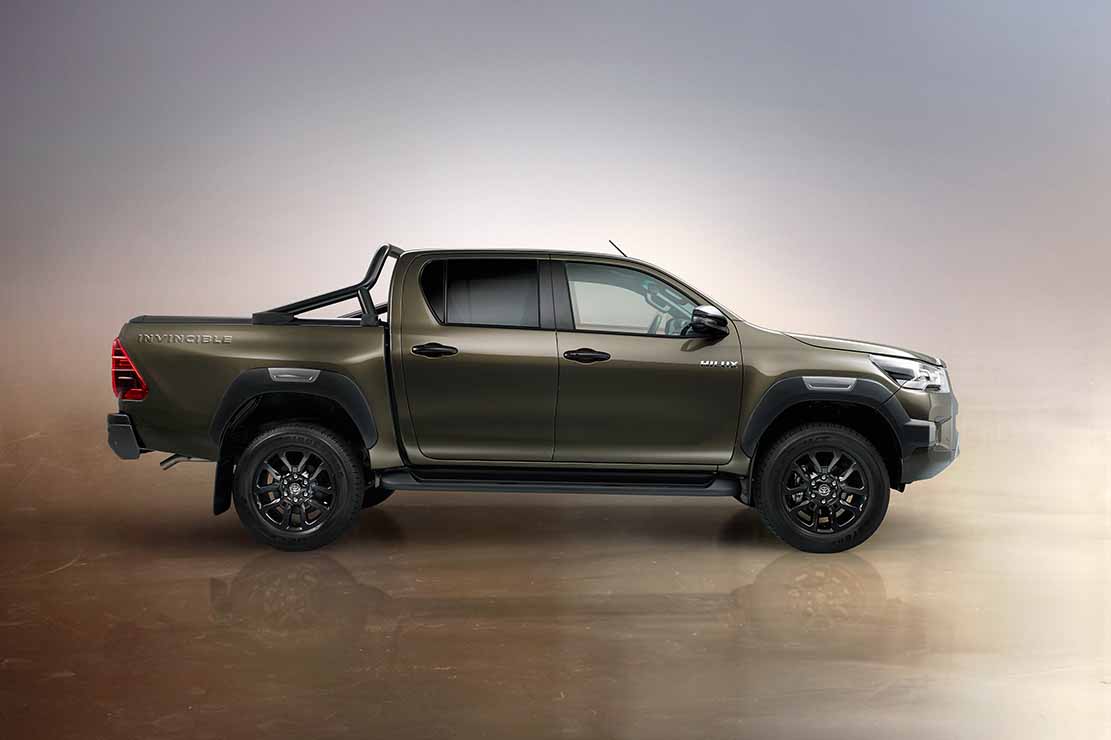 Автомобиль тойота hilux