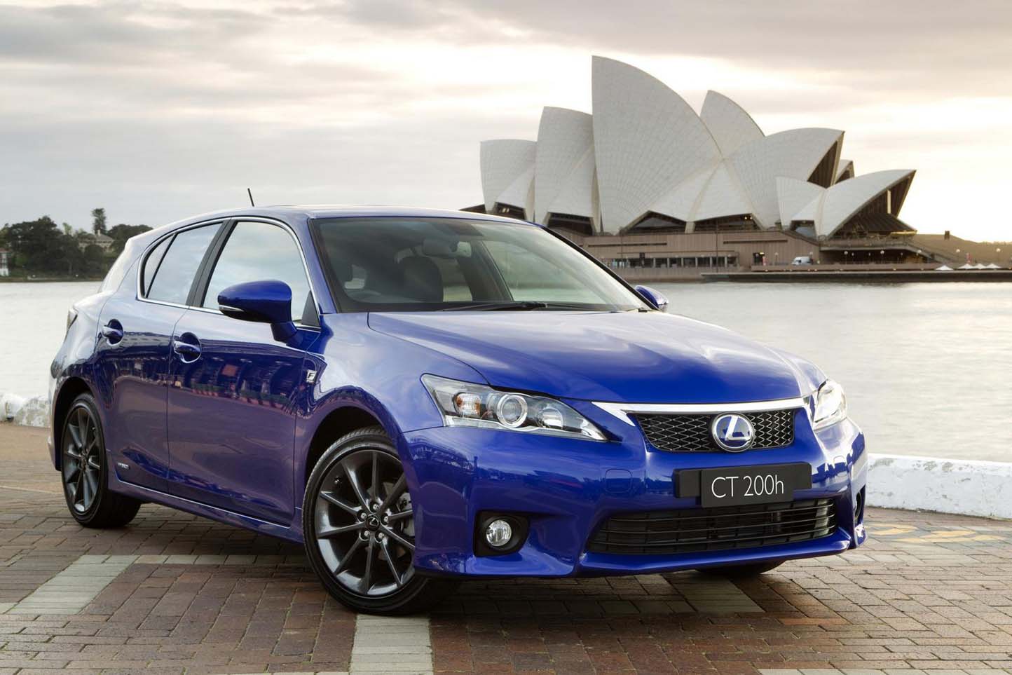 Lexus ct200h f sport 