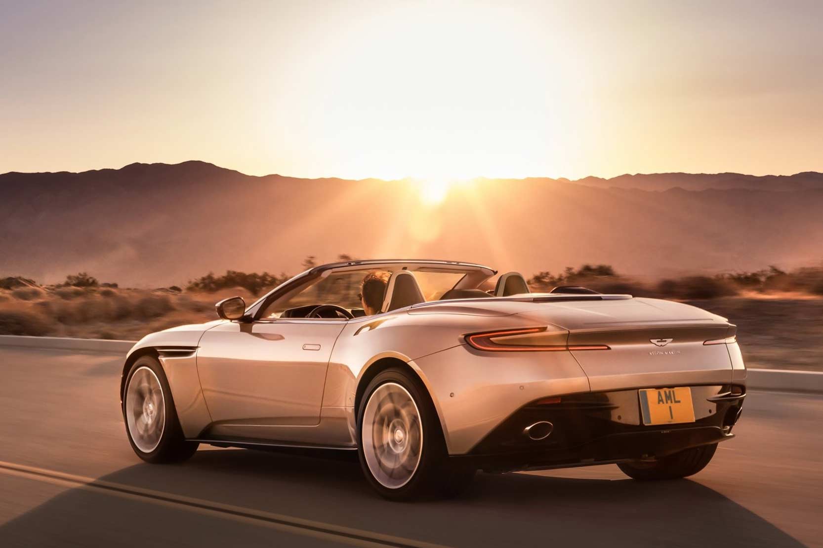 Fiche technique Aston-Martin DB11 V8 Volante 2020