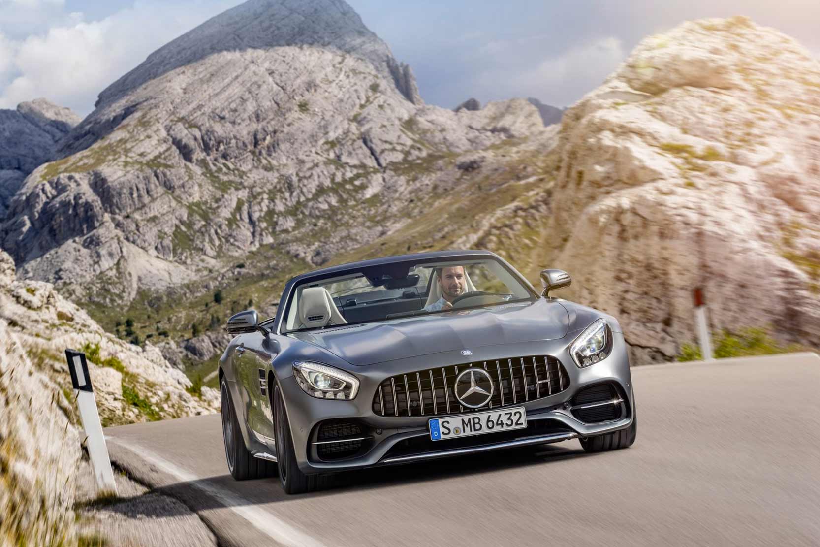 Fiche technique Mercedes AMG GT C Roadster 2020