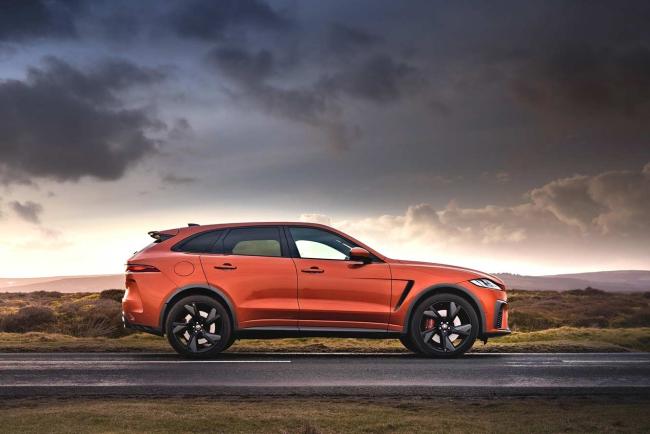 Fiche technique Jaguar F Pace SVR 2022